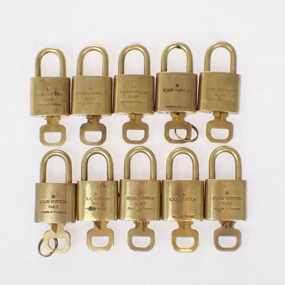 AUTHENTICITY GUARANTEED LOUIS VUITTON LV 10 SET PADLOCK KEY BAG CHARM - Picture 2 of 4
